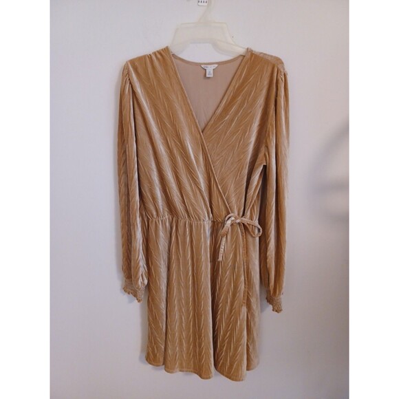 Cato Crushed Velvet Faux Wrap Dress M Gold Longsleeve Smocked Boho Romantic - Picture 1 of 9